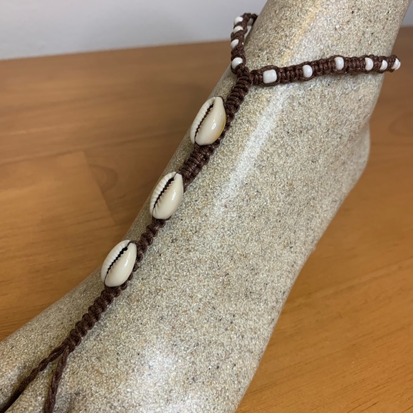 Handmade Cowrie Shell Macrame Anklet w/Toe Ring – Dark Brown - Picture 4 of 6